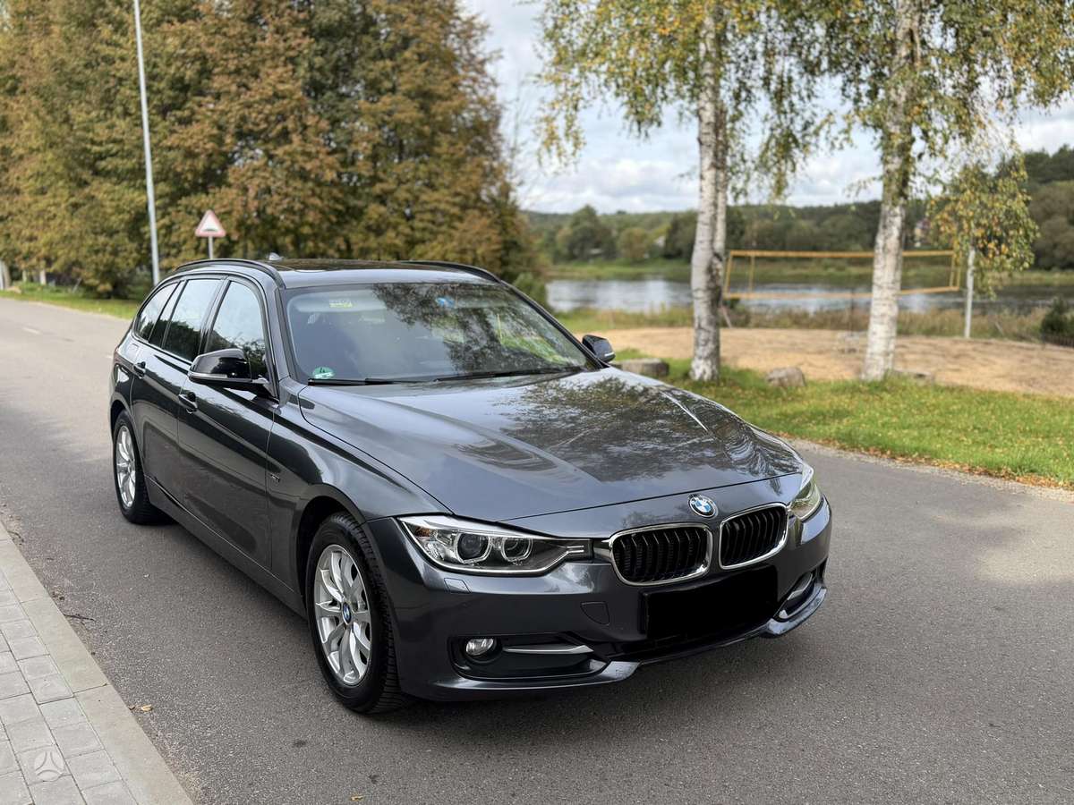 BMW 320 2014 — rear view