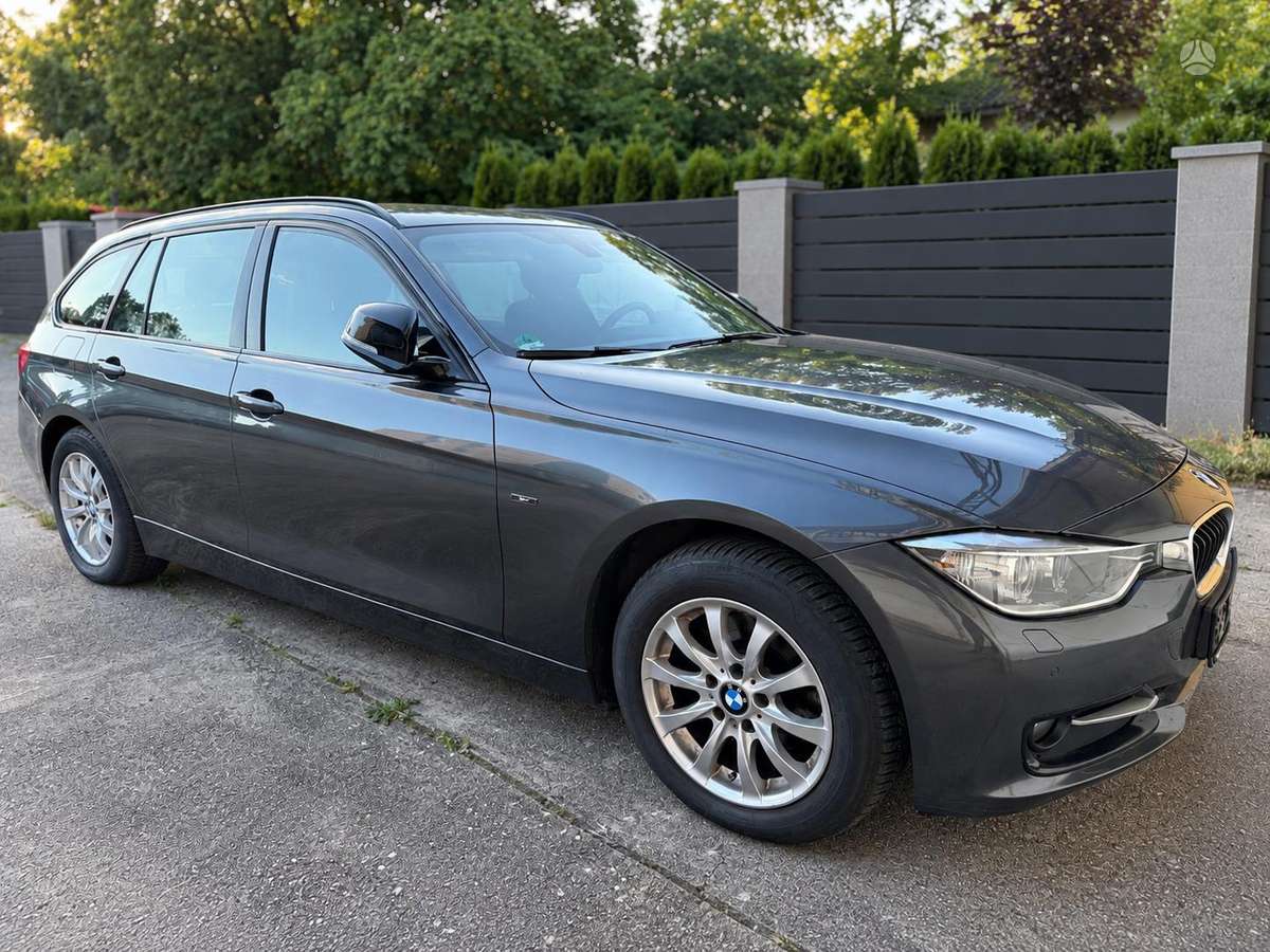 BMW 320 2014 — rear view