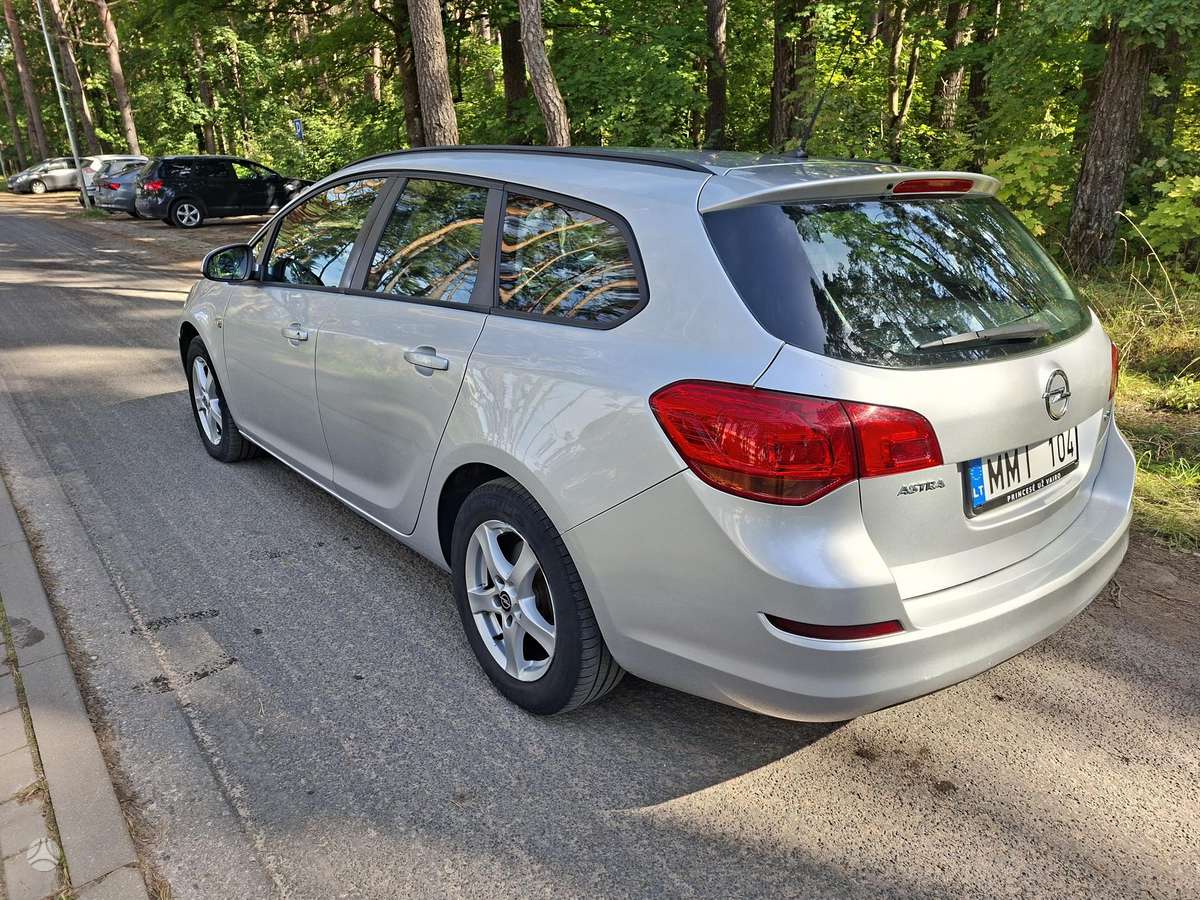 Opel Astra 2011 — двигун 1700 cm³, 110 HP (81kW)