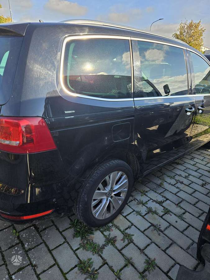 Volkswagen Sharan 2013 — rear view