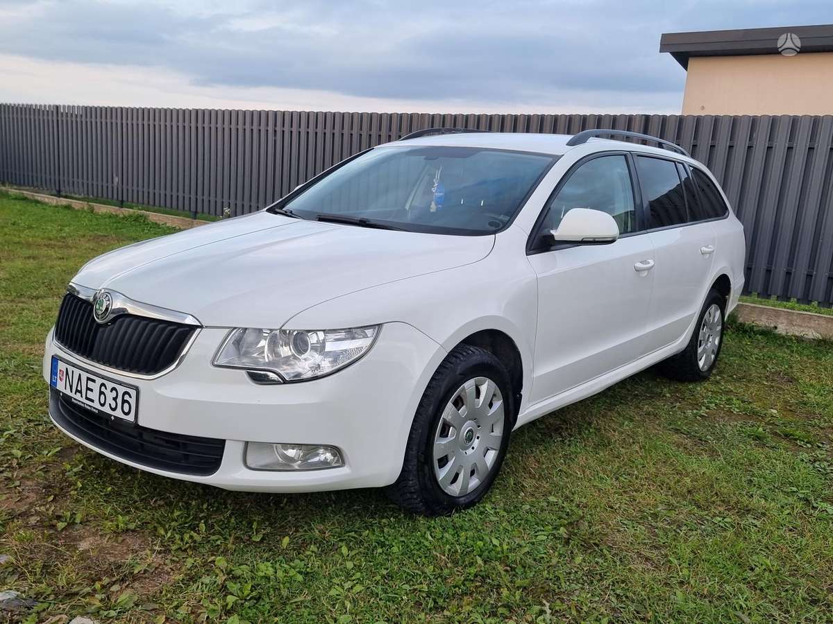 Skoda Superb 2013 — interior