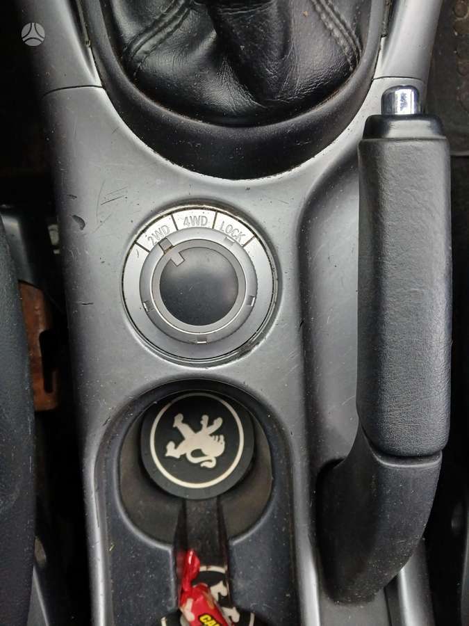 Peugeot 4007 2009 — photo 9