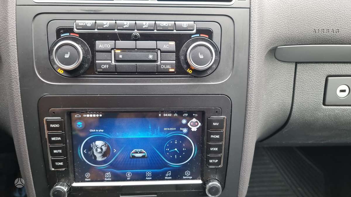 Volkswagen Touran 2011 — photo 14