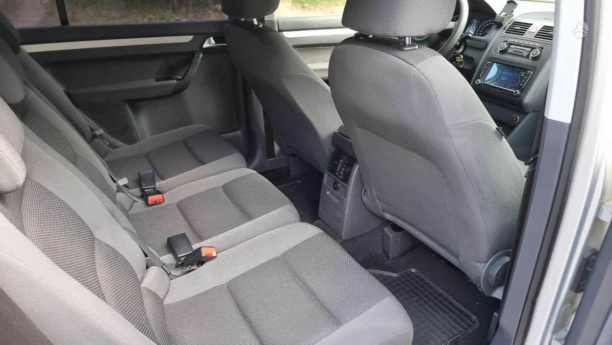 Volkswagen Touran 2011 — photo 19