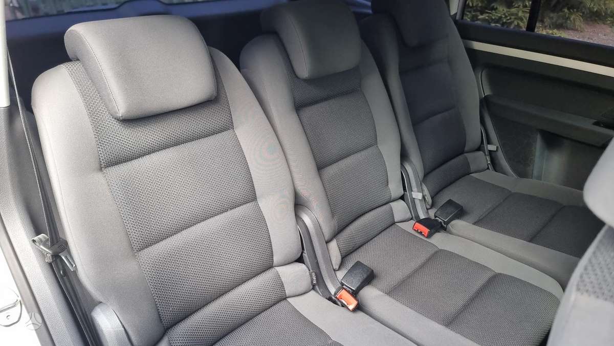 Volkswagen Touran 2011 — photo 20