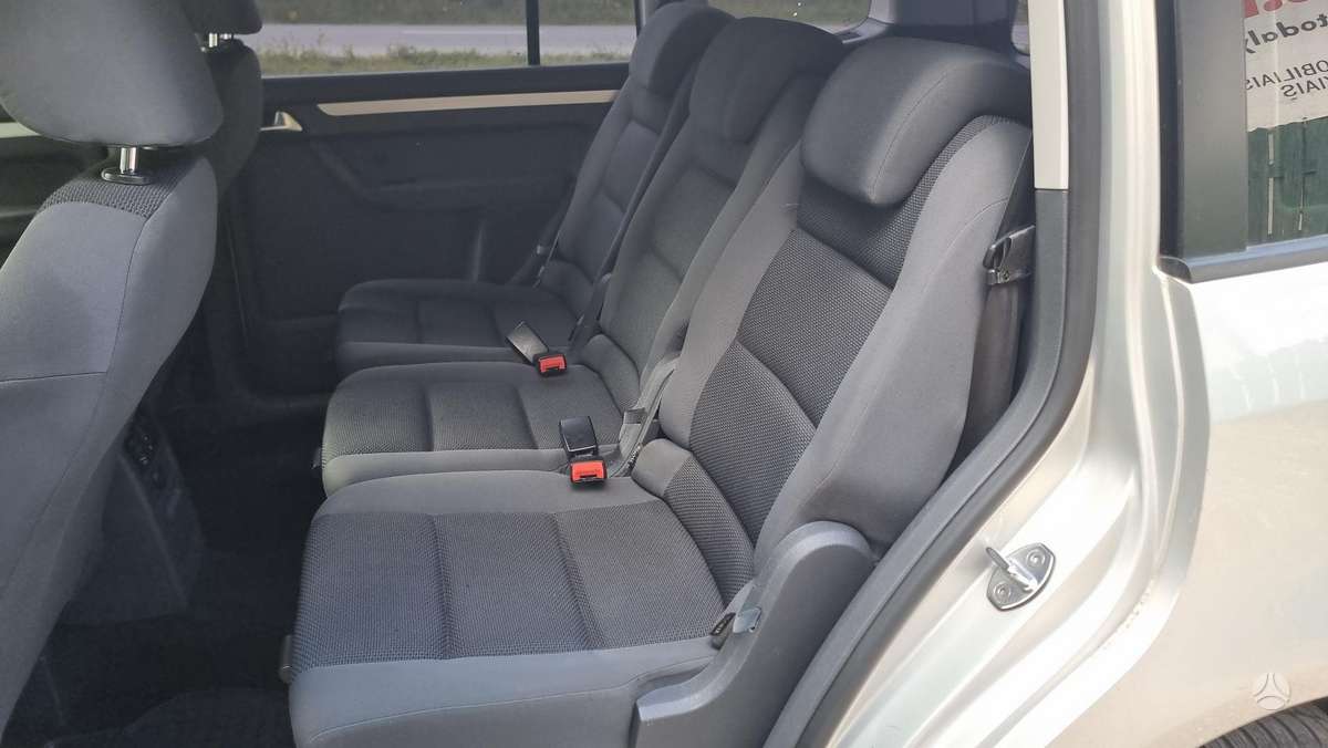 Volkswagen Touran 2011 — photo 22