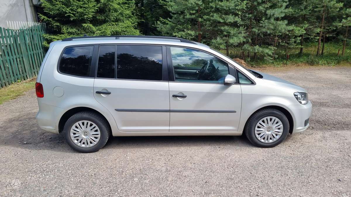 Volkswagen Touran 2011 — photo 26