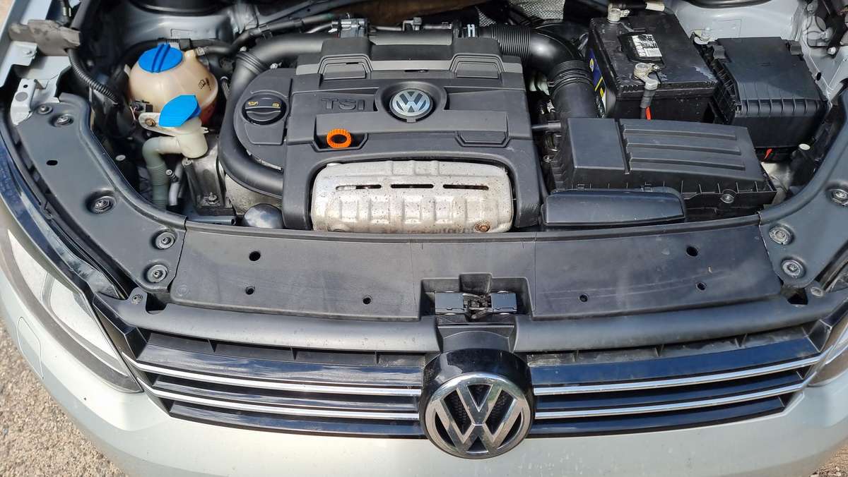 Volkswagen Touran 2011 — photo 28
