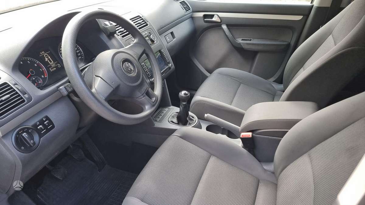 Volkswagen Touran 2011 — photo 8