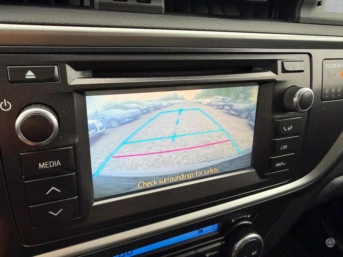 Toyota Auris 2014 — фото 13