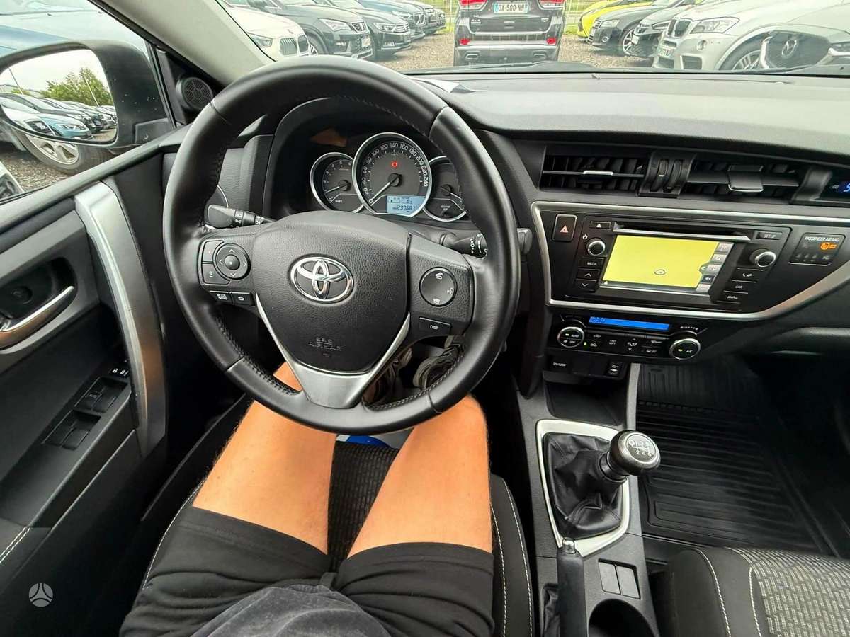 Toyota Auris 2014 — фото 16