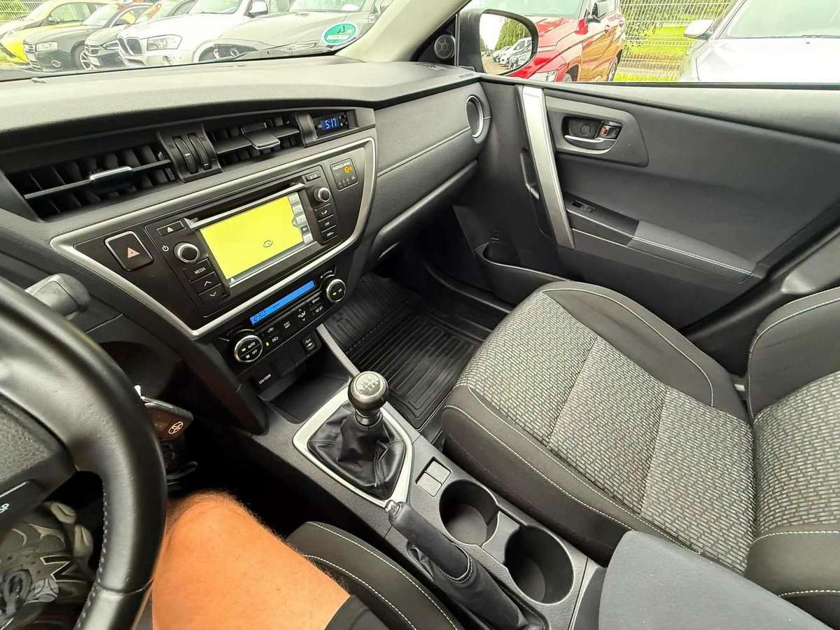 Toyota Auris 2014 — фото 17