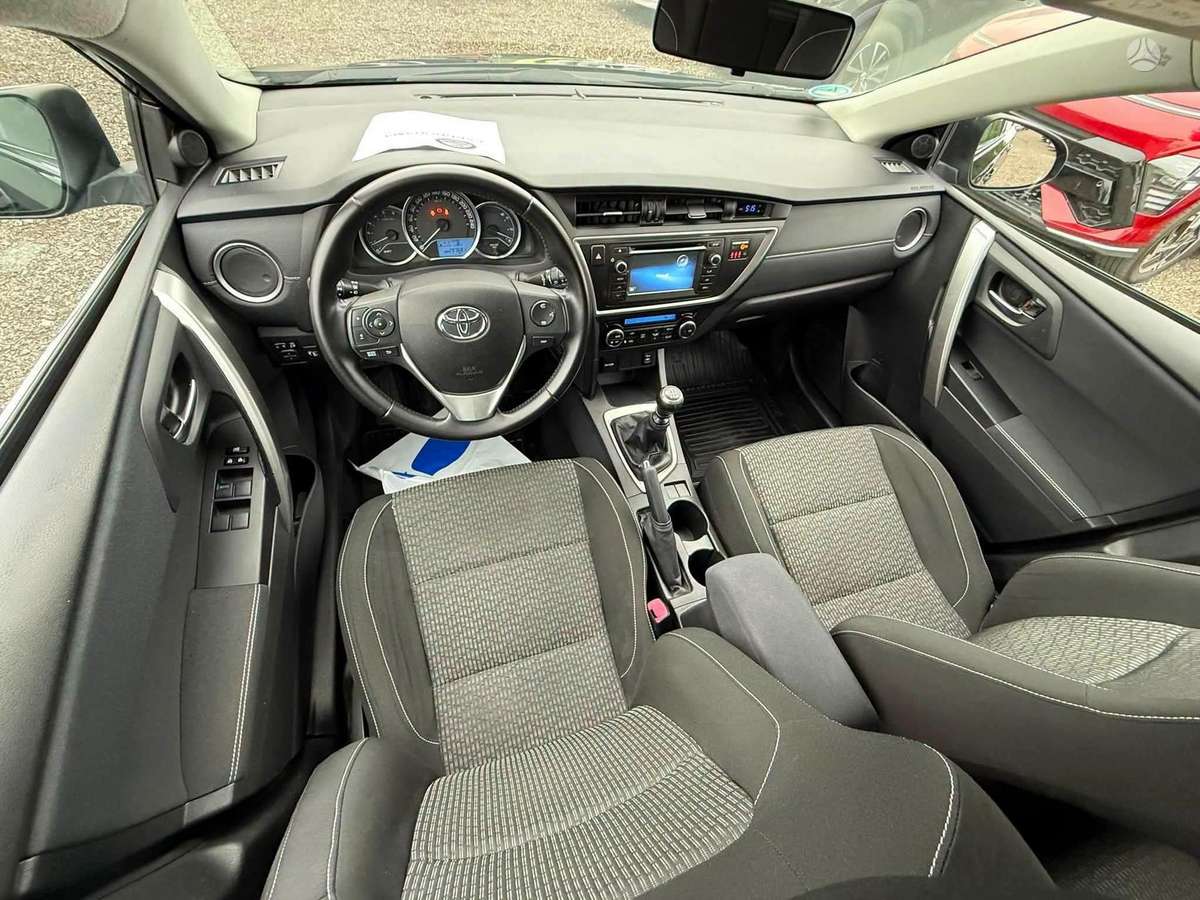 Toyota Auris 2014 — фото 6