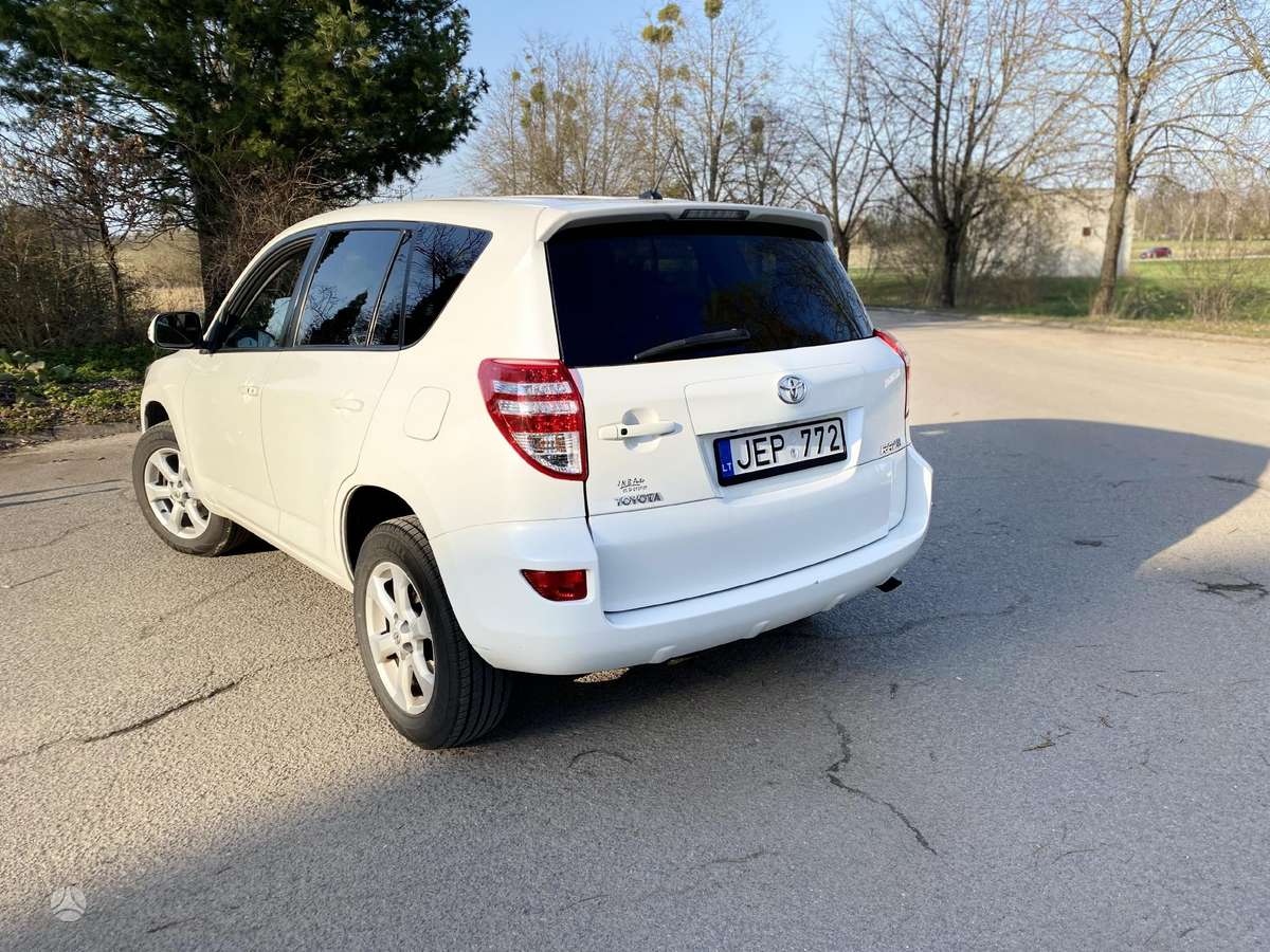 Toyota RAV4 2011 — вигляд ззаду