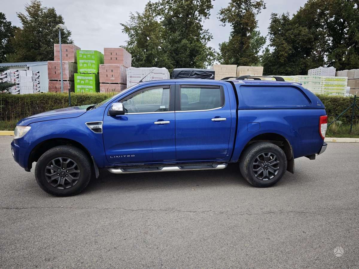 Ford Ranger 2015 — вигляд ззаду