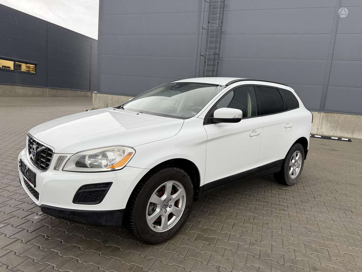 Volvo XC60 2013 — салон