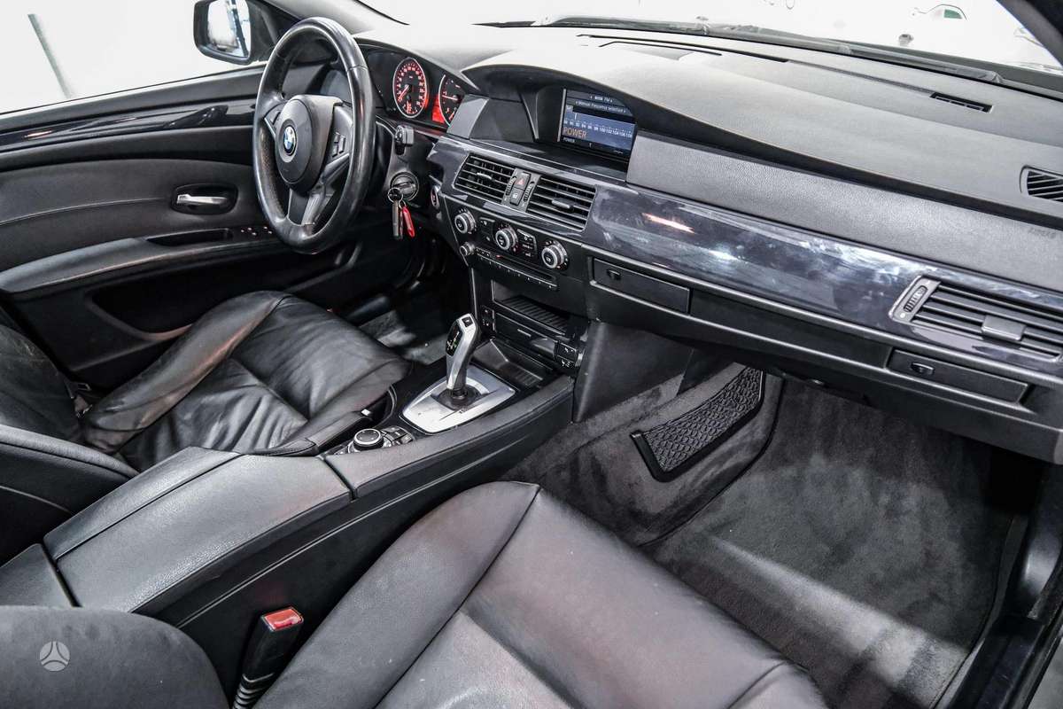 BMW 525 2010 — photo 11
