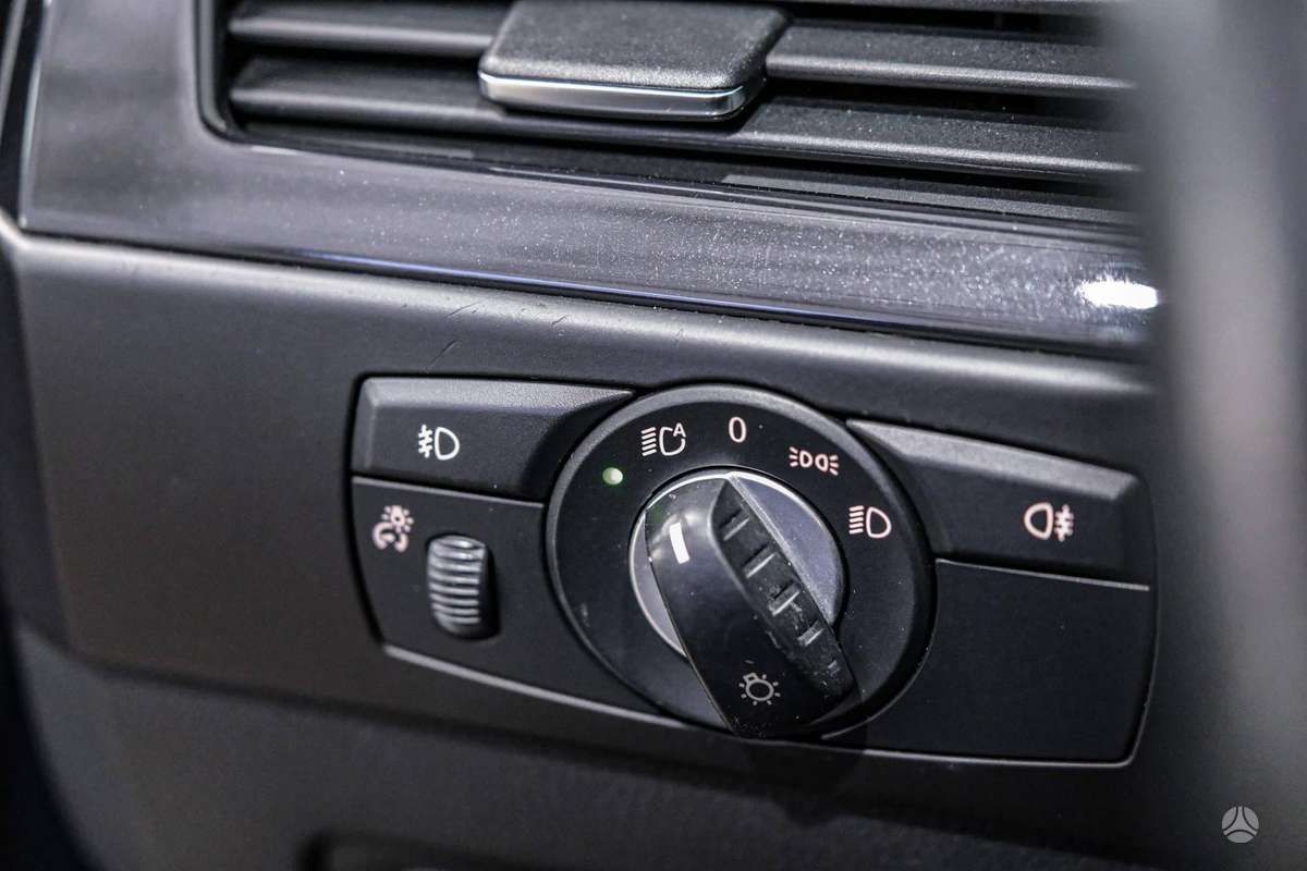 BMW 525 2010 — photo 14