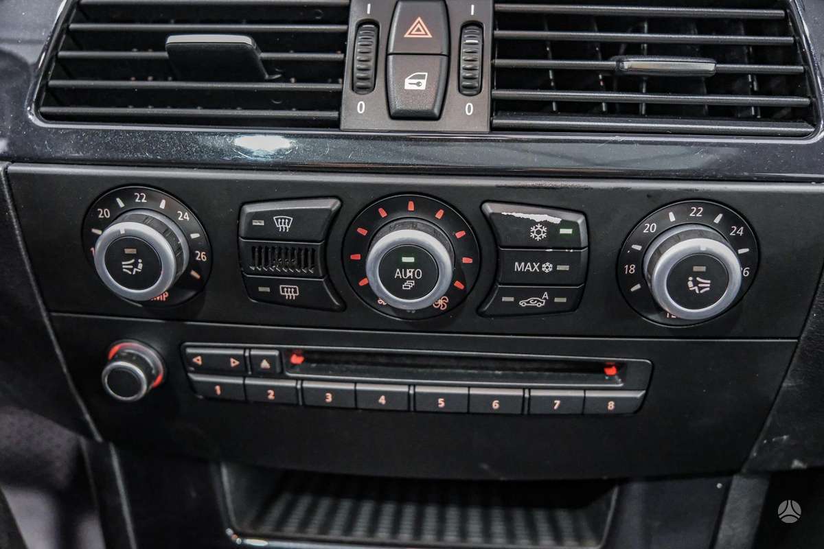BMW 525 2010 — photo 21