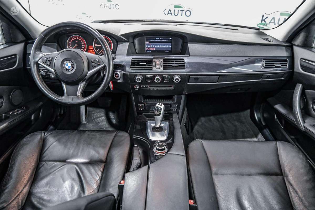 BMW 525 2010 — photo 8