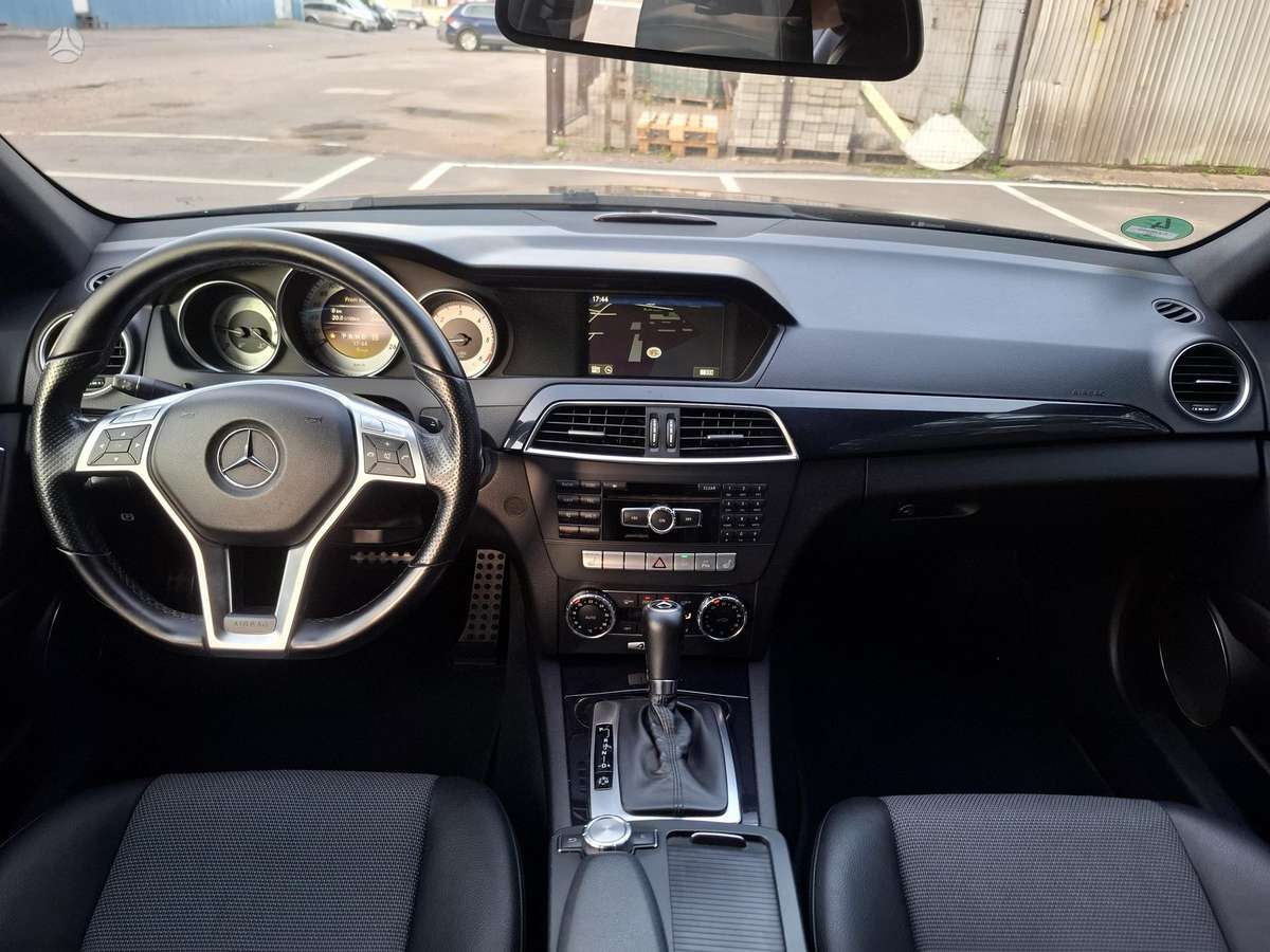 Mercedes-Benz C250 2011 — photo 13