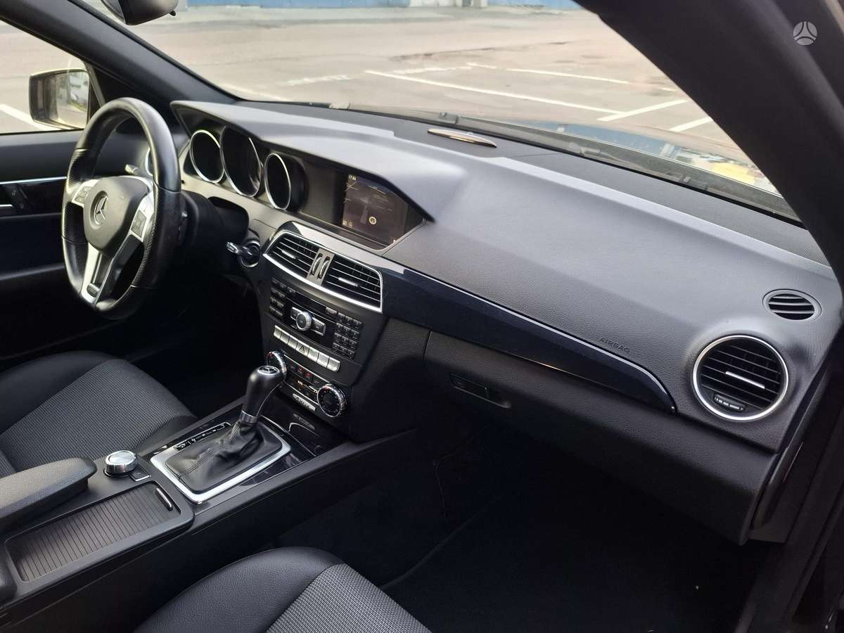 Mercedes-Benz C250 2011 — photo 14