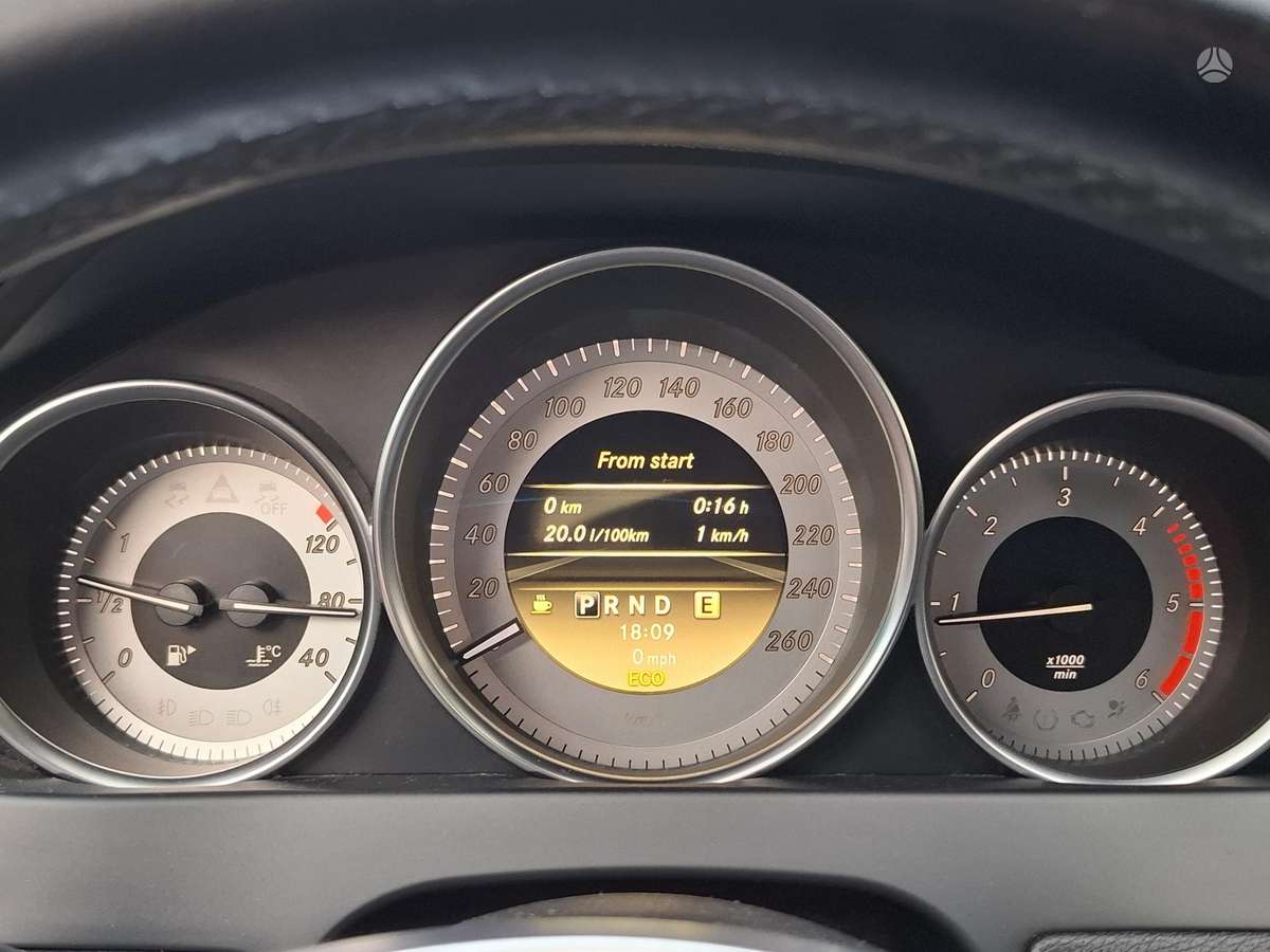 Mercedes-Benz C250 2011 — photo 21