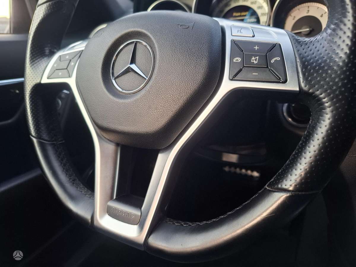 Mercedes-Benz C250 2011 — photo 22