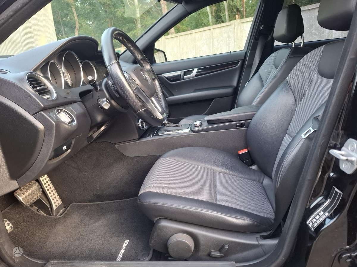 Mercedes-Benz C250 2011 — photo 23
