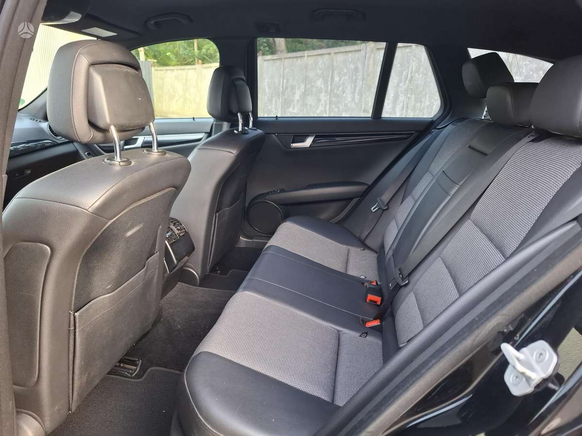 Mercedes-Benz C250 2011 — photo 24