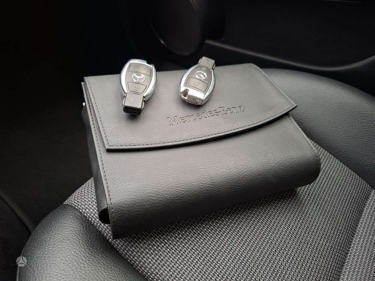 Mercedes-Benz C250 2011 — photo 29