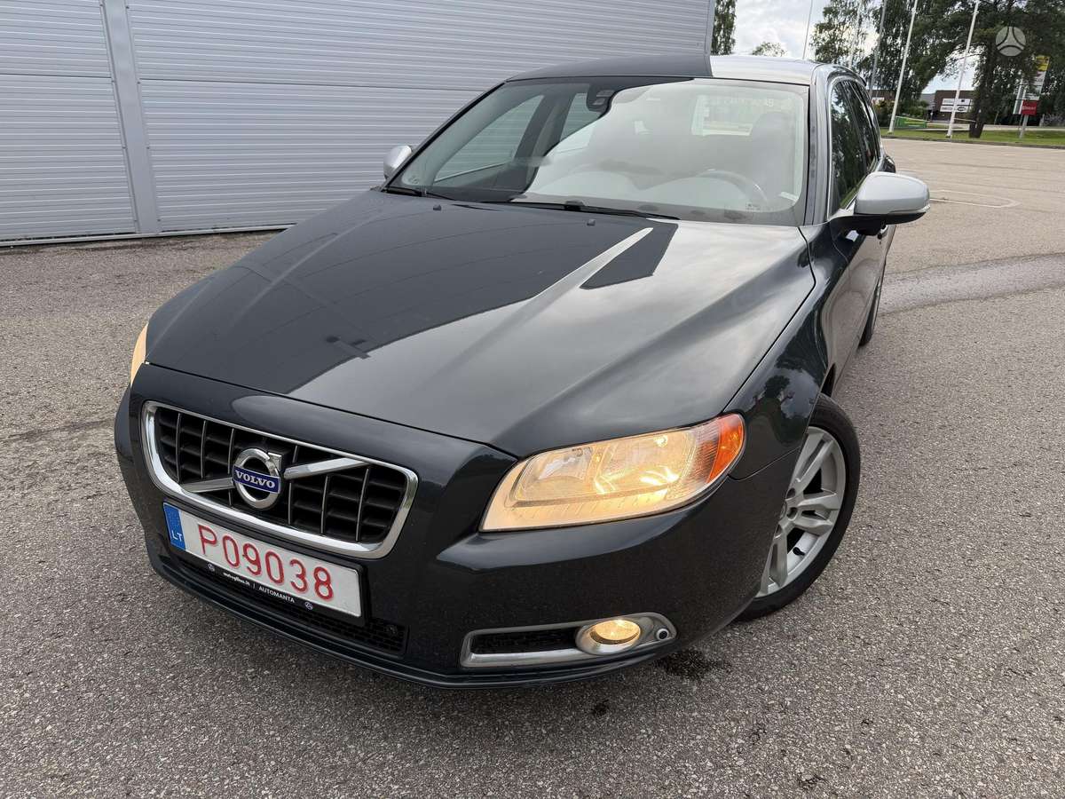 Volvo V70 2012 — салон