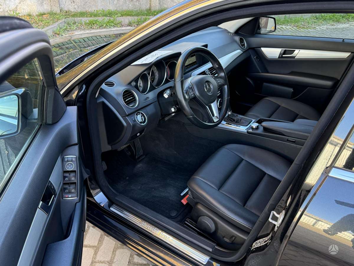 Mercedes-Benz C200 2014 — photo 13