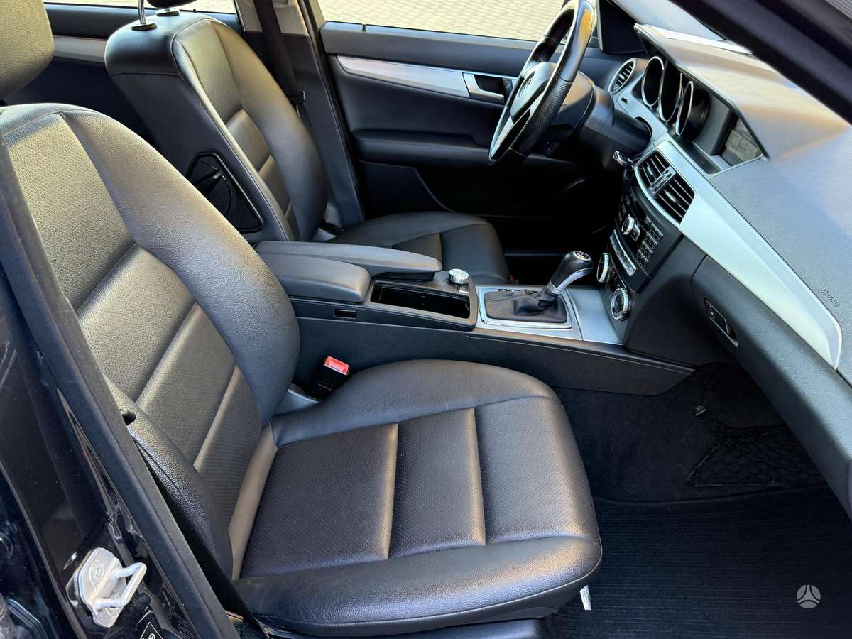Mercedes-Benz C200 2014 — photo 15
