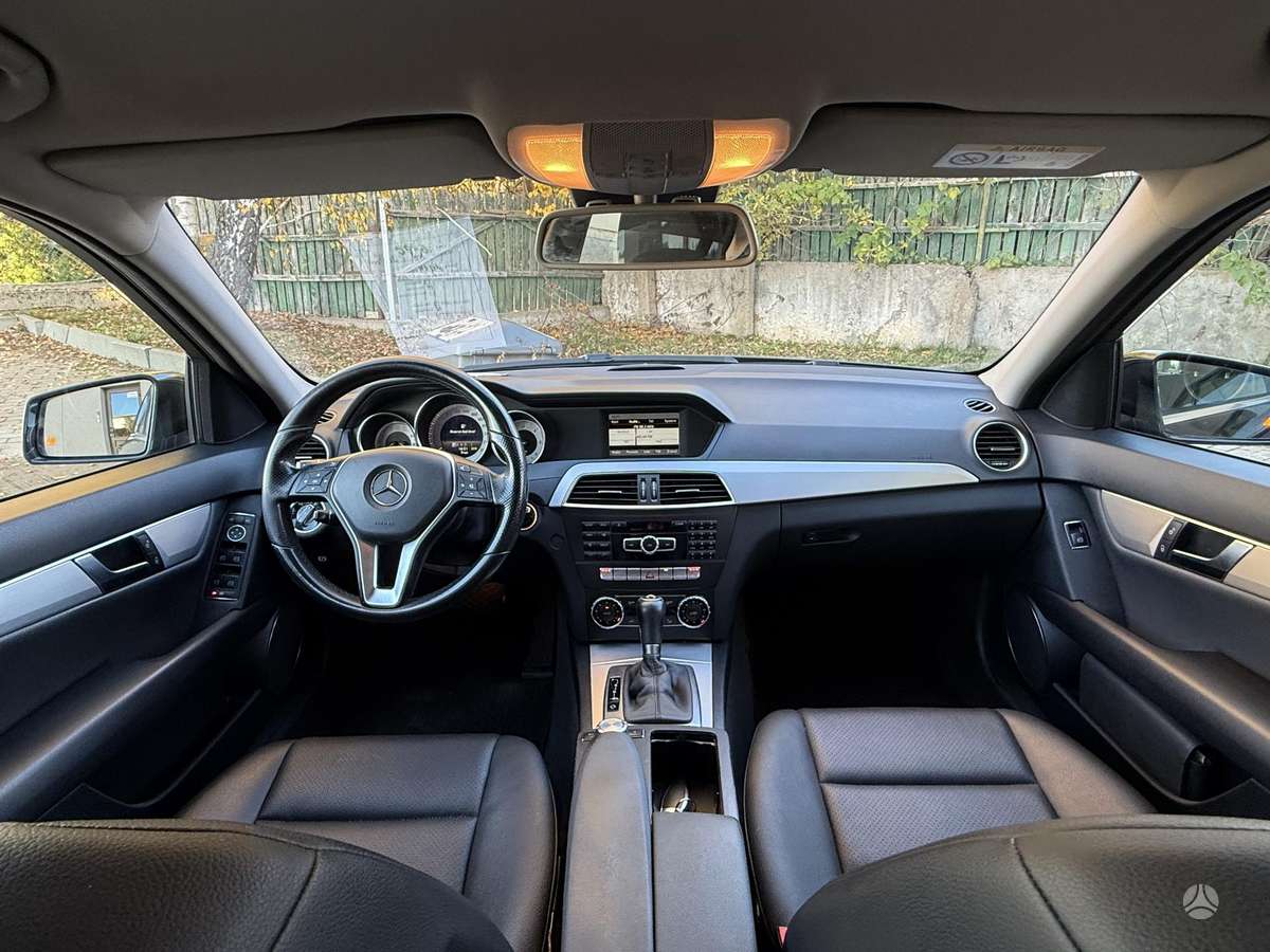 Mercedes-Benz C200 2014 — photo 16
