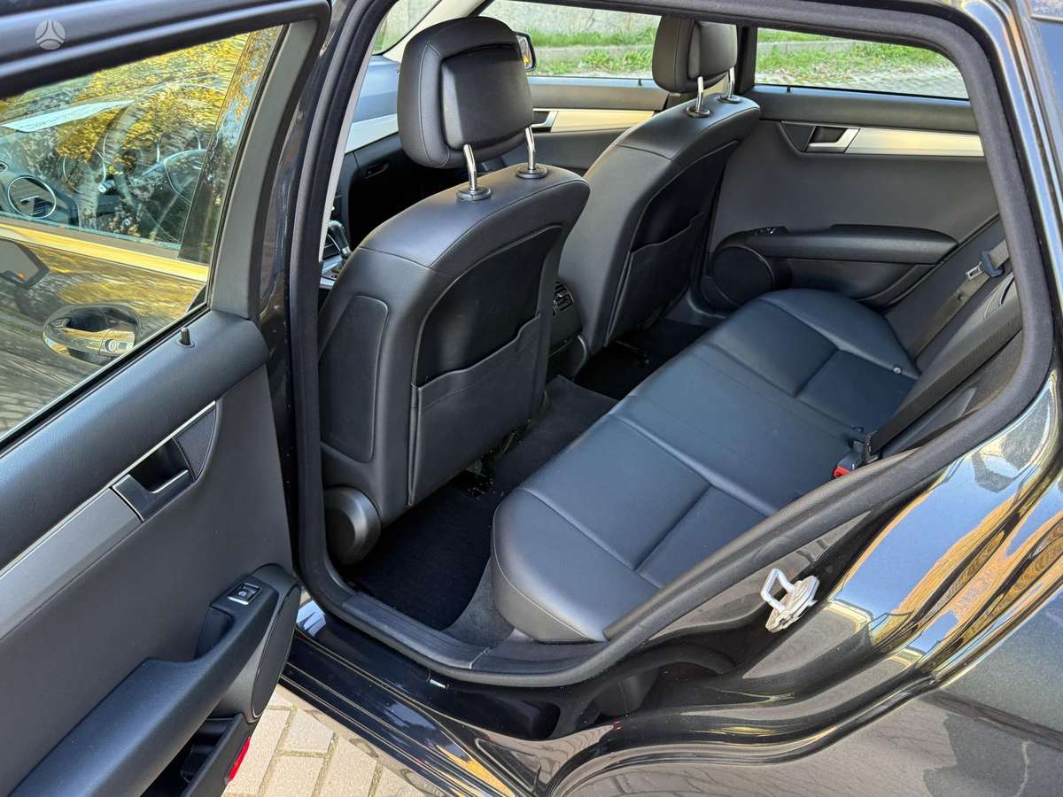 Mercedes-Benz C200 2014 — photo 18