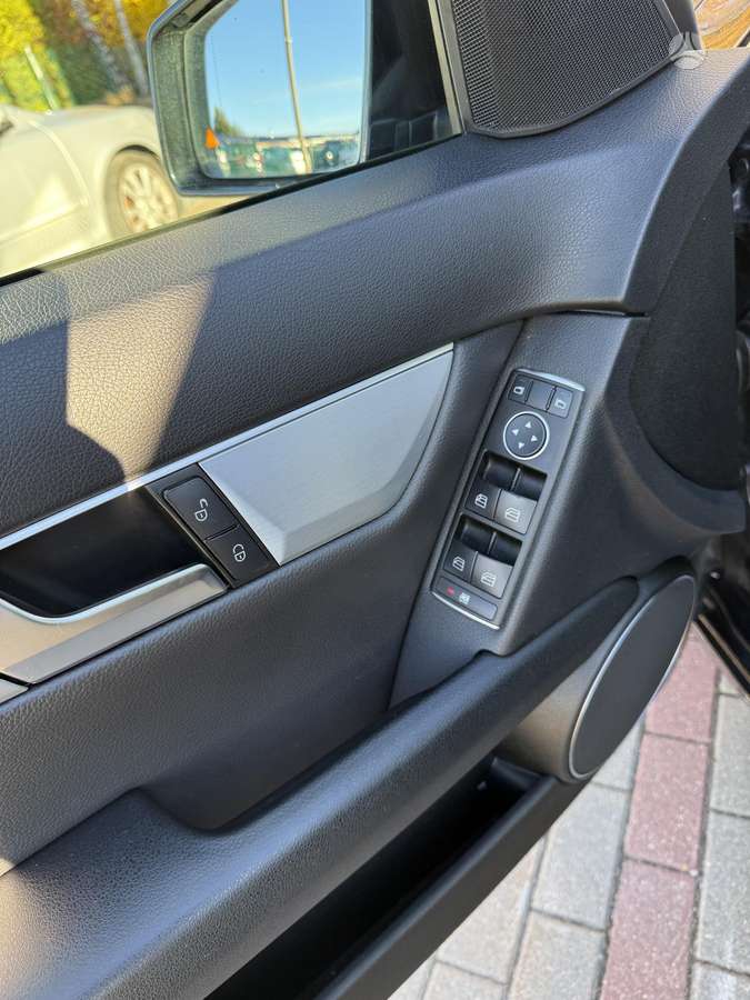 Mercedes-Benz C200 2014 — photo 19