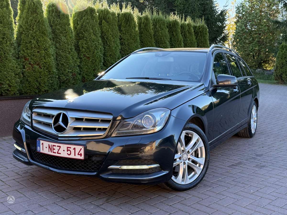 Mercedes-Benz C200 2014 — interior