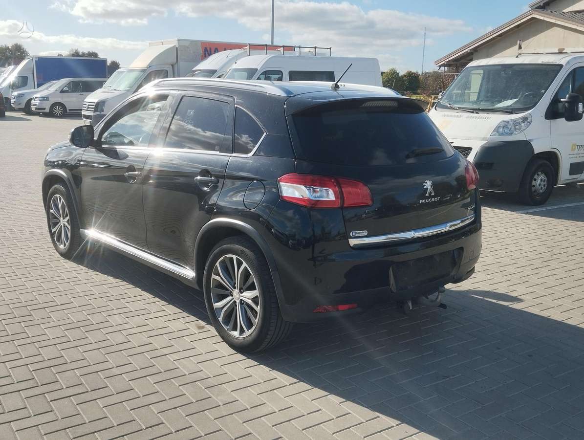 Peugeot 4008 2013 — салон