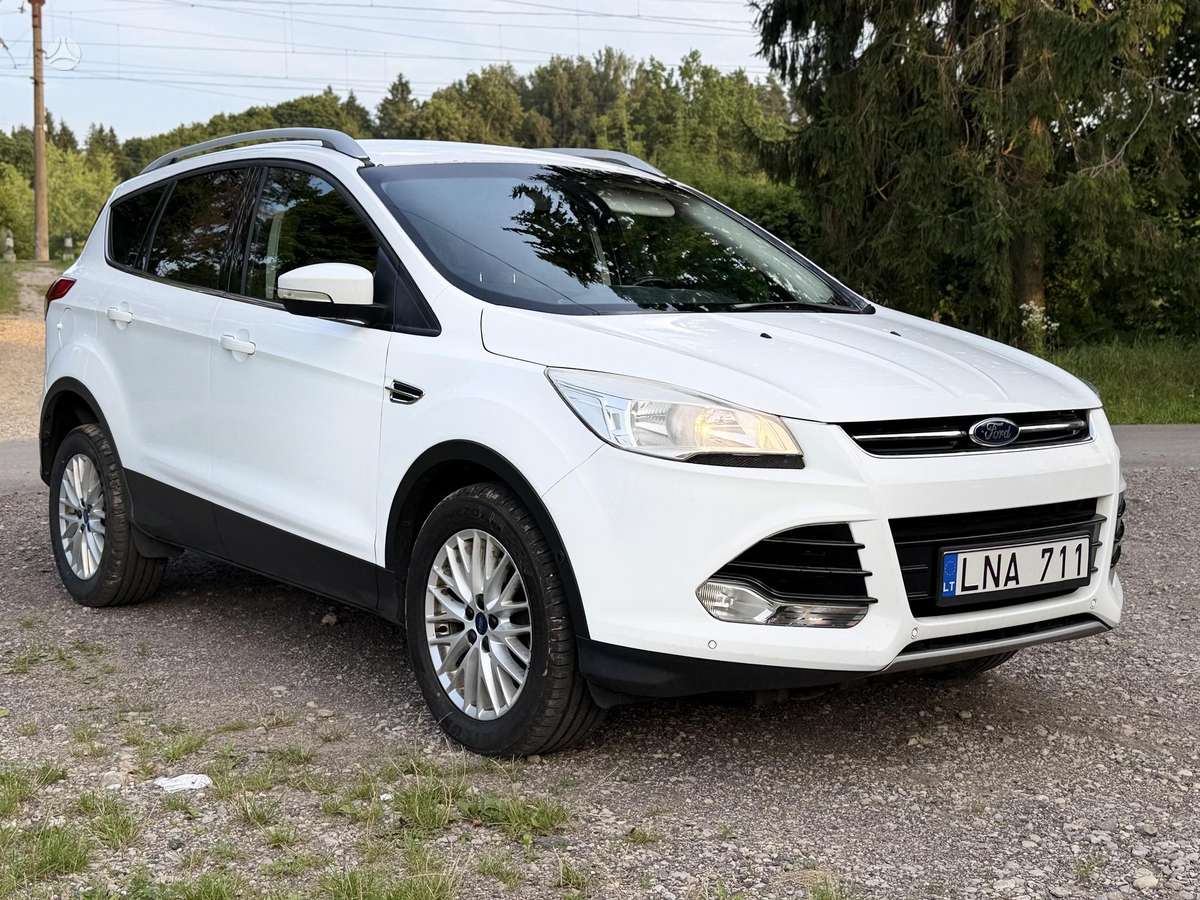 Ford Kuga 2013 — rear view