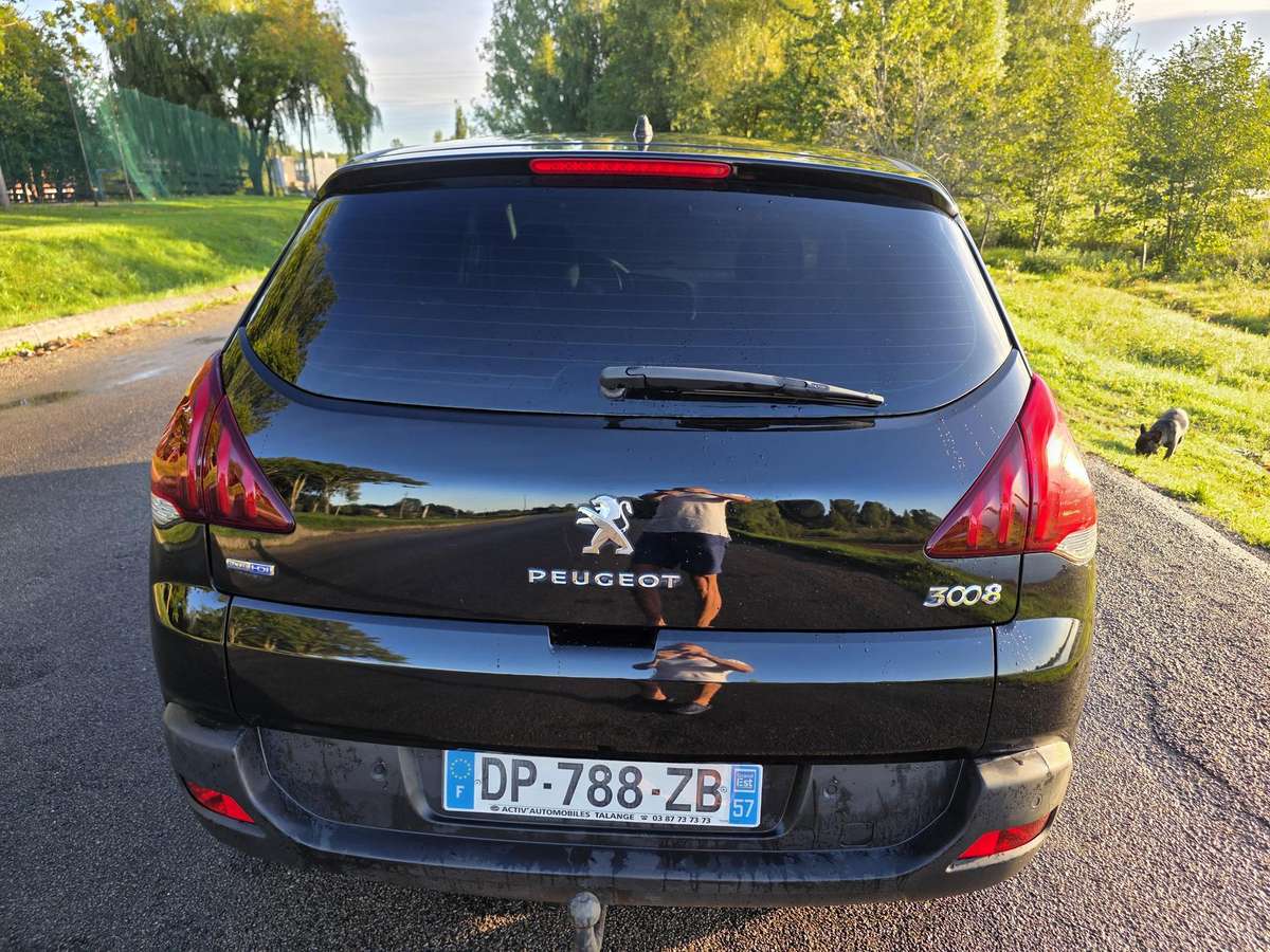 Peugeot 3008 2015 — rear view