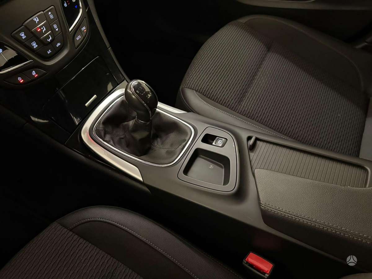 Opel Insignia 2015 — двигун 1598 cm³, 170 HP (125kW)