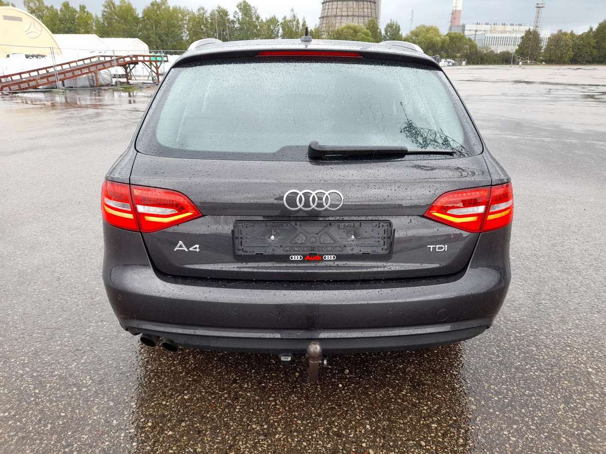 Audi A4 2013 — салон