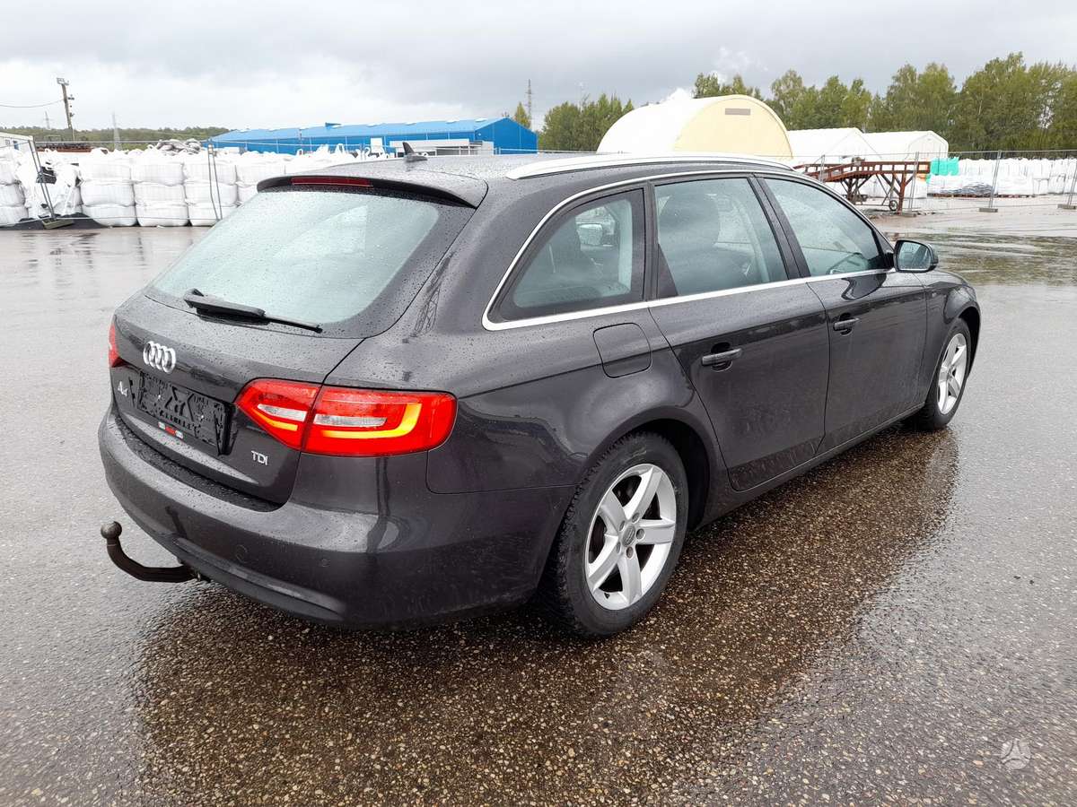 Audi A4 2013 — двигун 2000 cm³, 177 HP (130kW)