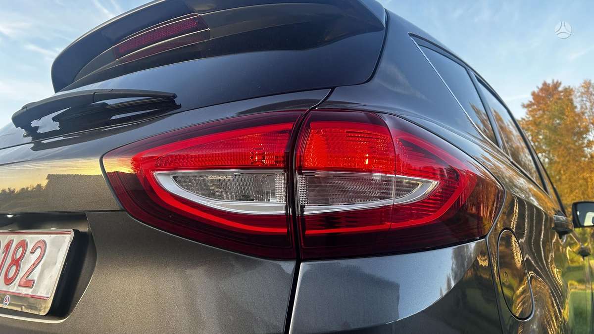 Ford C-MAX 2015 — photo 22