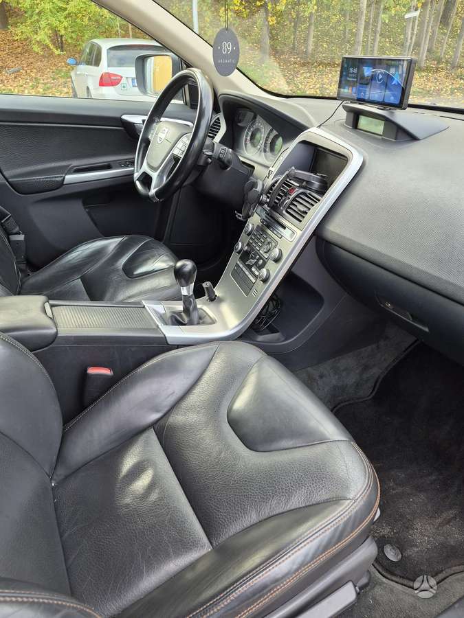 Volvo XC60 2010 — photo 14