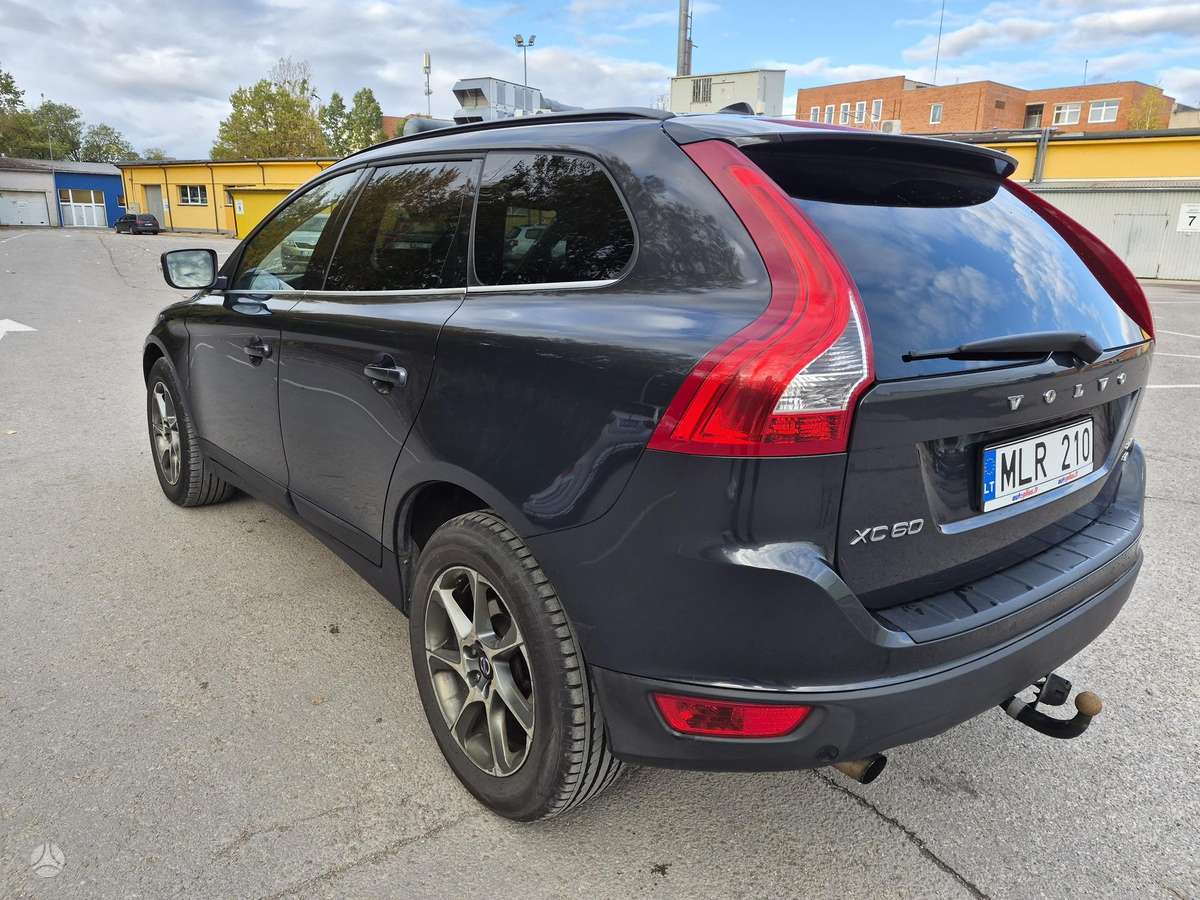 Volvo XC60 2010 — rear view