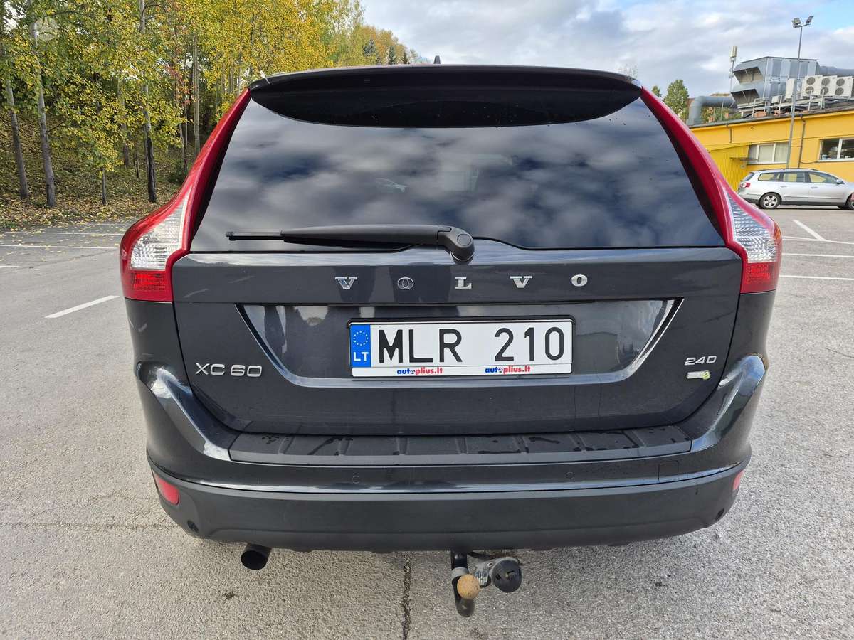 Volvo XC60 2010 — interior