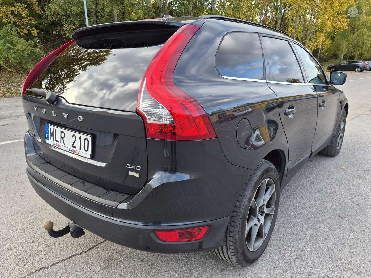 Volvo XC60 2010 — engine 2400 cm³, 175 HP (129kW)