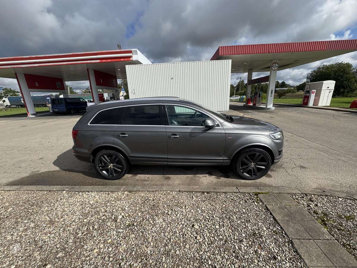 Audi Q7 2010 — engine 2967 cm³, 241 HP (177kW)